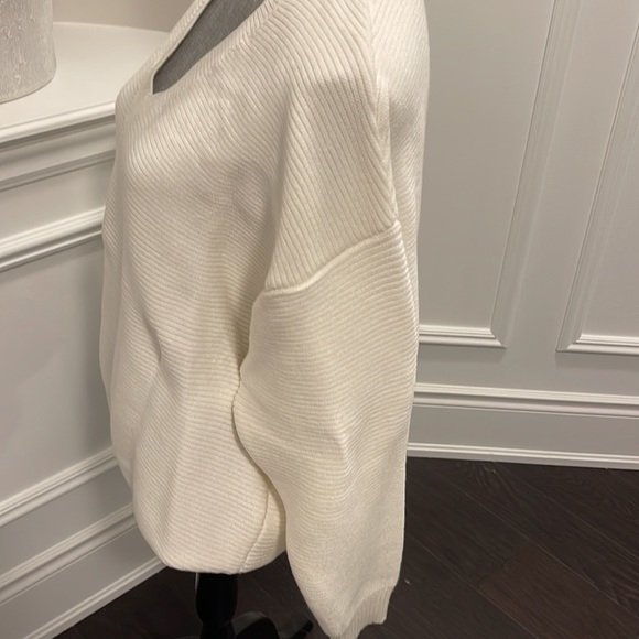 Gorgeous Ivory Sweater - Picture 3 of 7